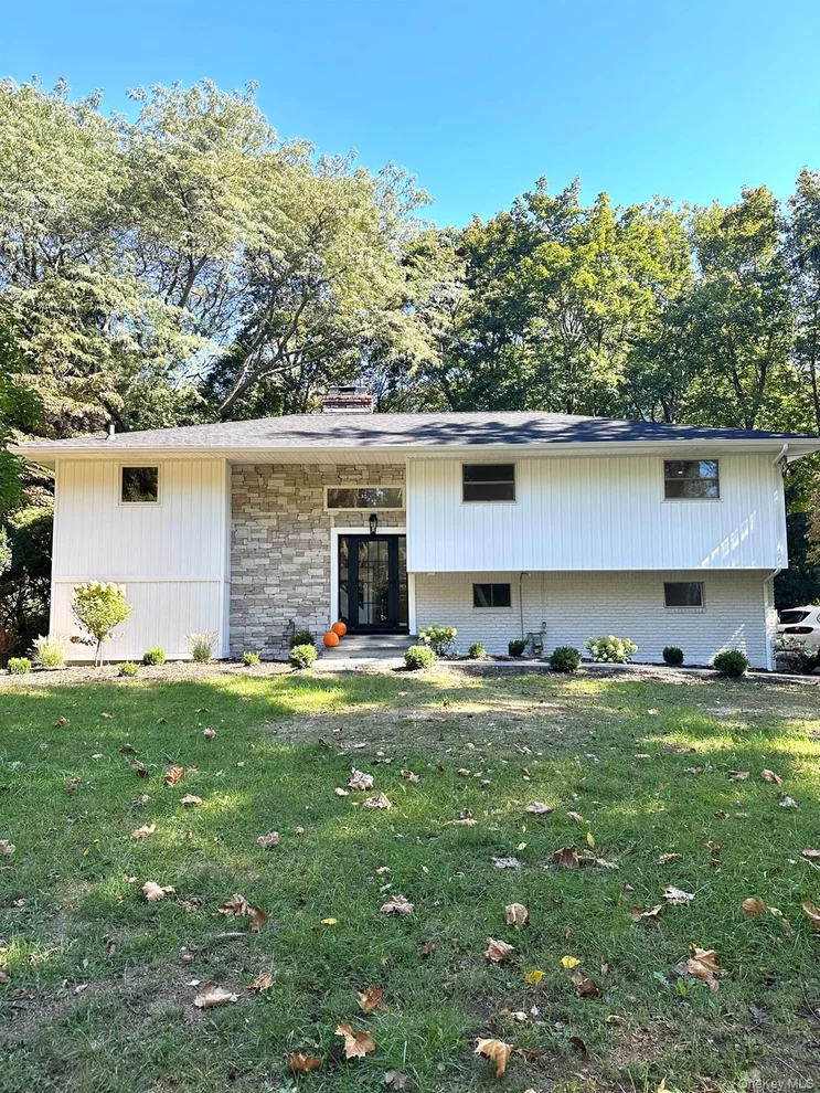 Unit for sale at 10 Moonedge Road, Huntington, NY 11768