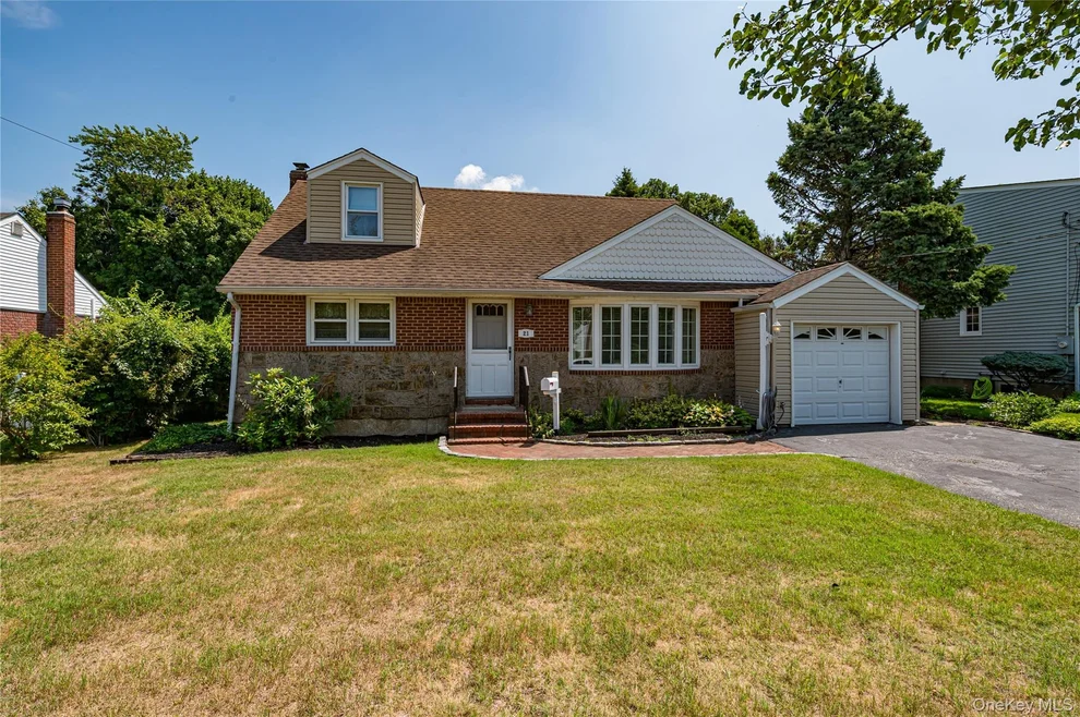 Unit for sale at 21 Langdon Road, Oyster Bay, NY 11735