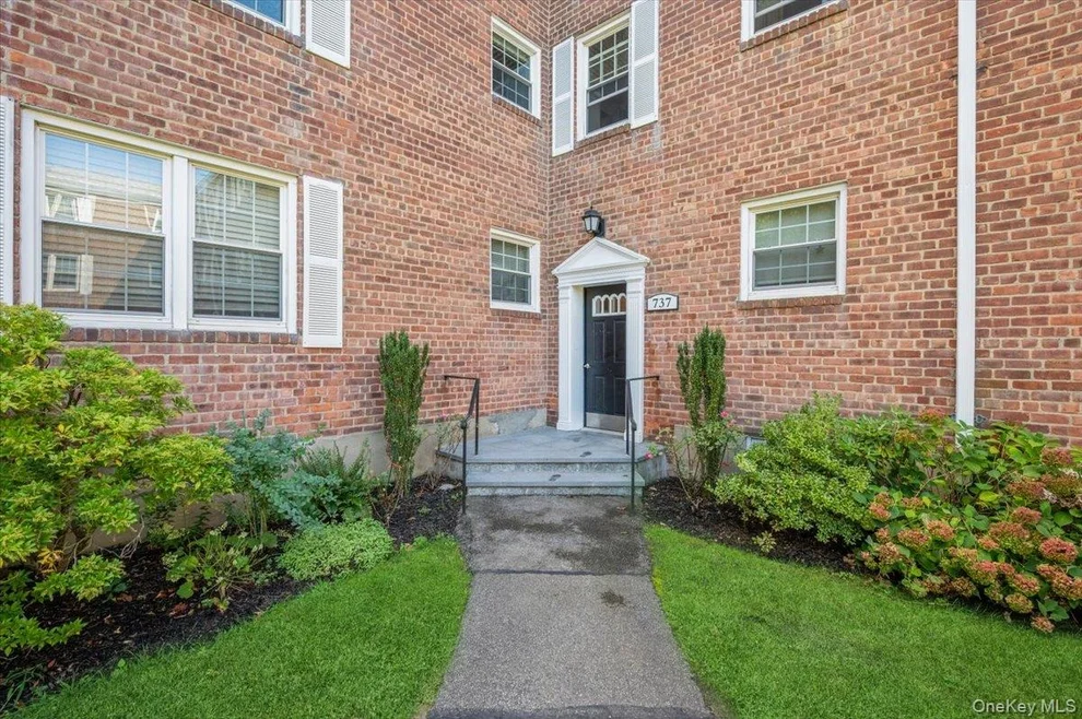Unit for sale at 737 N Broadway, Greenburgh, NY 10706