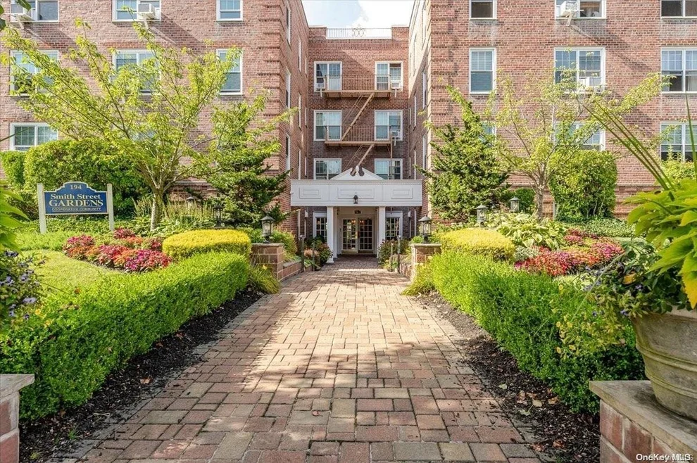 Unit for sale at 194 Smith Street, Hempstead, NY 11520