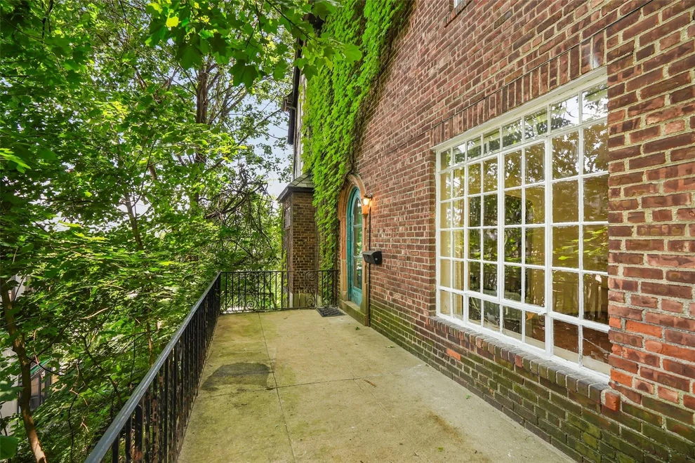 Unit for sale at 9 Bacon Court, Eastchester, NY 10708