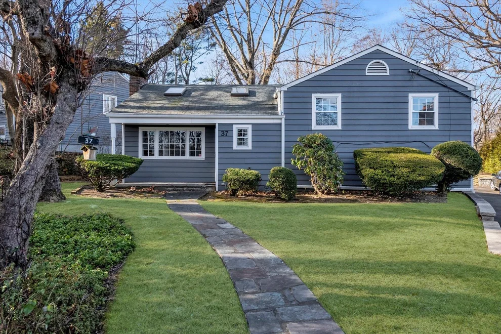 Unit for sale at 37 Beacon Drive, North Hempstead, NY 11050