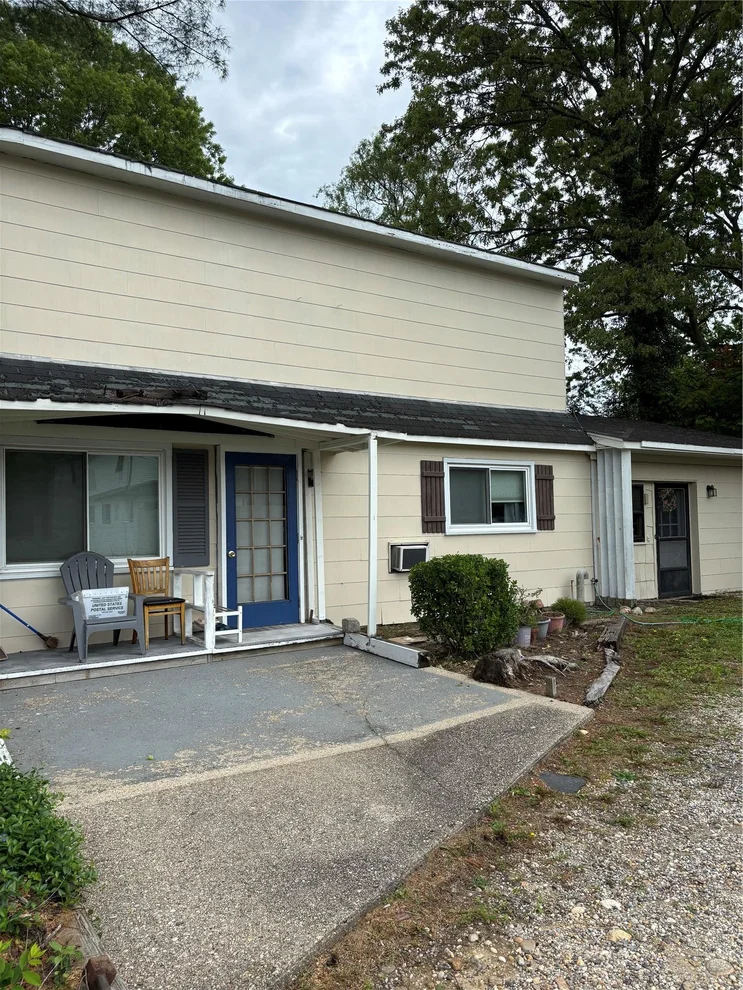 Unit for sale at 109 Convent Road, Oyster Bay, NY 11791