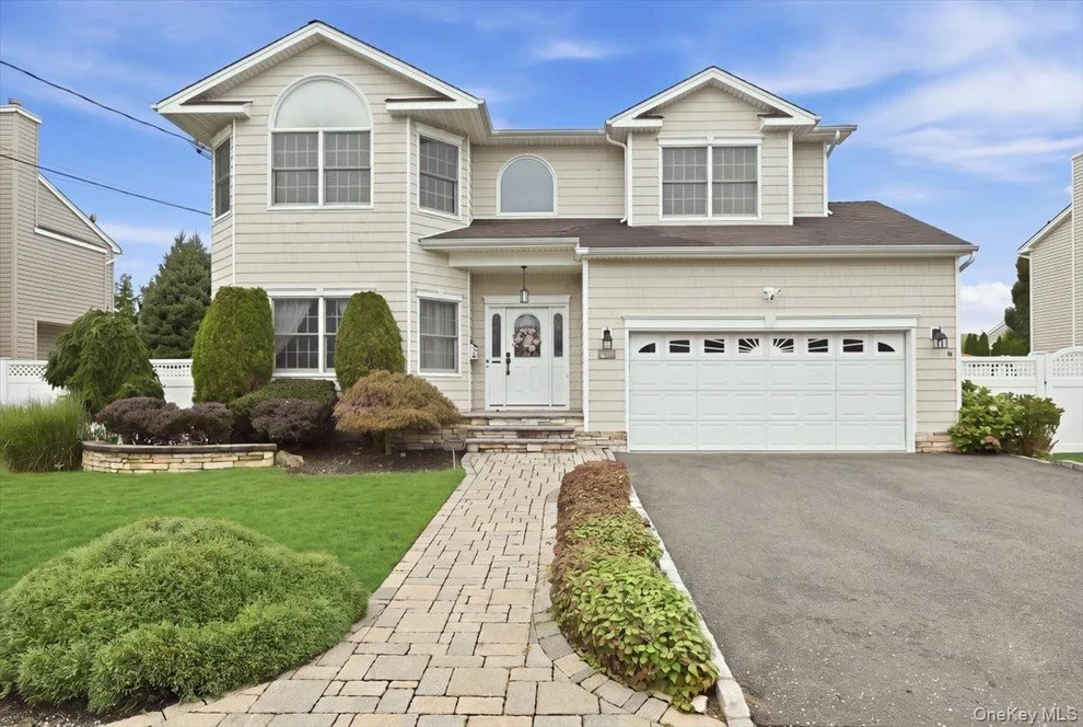 Unit for sale at 151 Monroe Street, Oyster Bay, NY 11762