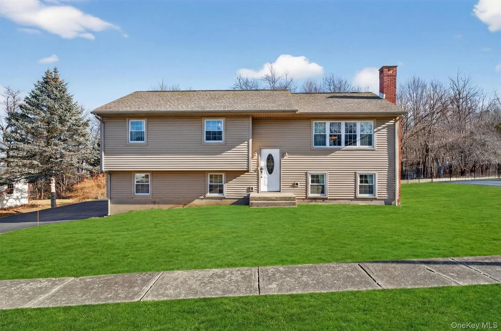 Unit for sale at 11 Hilltop Lane, Warwick (Town), NY 10990