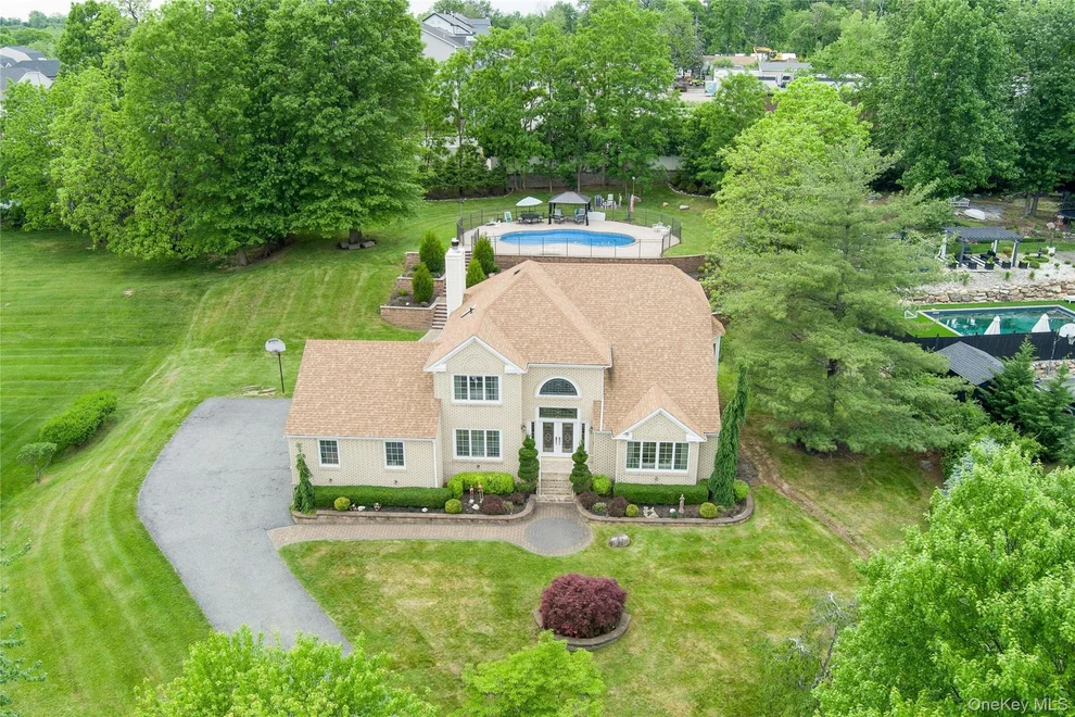 Unit for sale at 8 Stark Court, Clarkstown, NY 10956