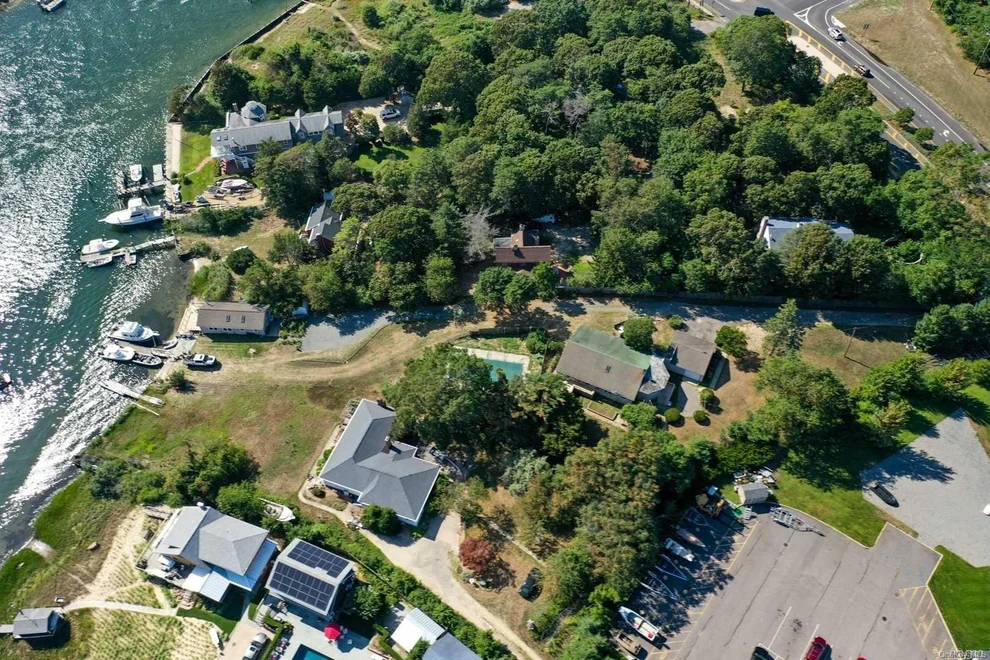 Unit for sale at 284 E Montauk Highway, Southampton, NY 11946