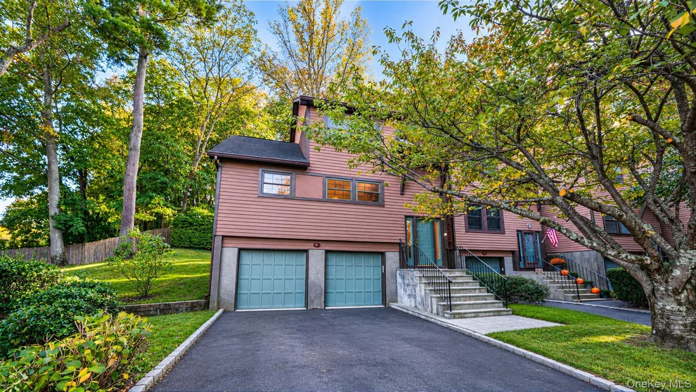Unit for sale at 8 Adams Court, Oyster Bay, NY 11771
