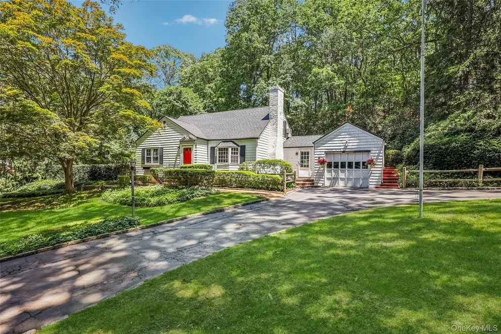 Unit for sale at 6 Cold Spring Lane, Huntington, NY 11743