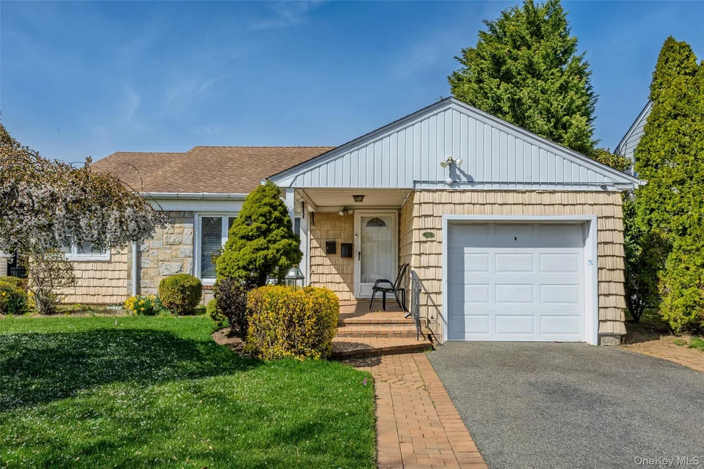 Unit for sale at 25 Lawrence Street, North Hempstead, NY 11040