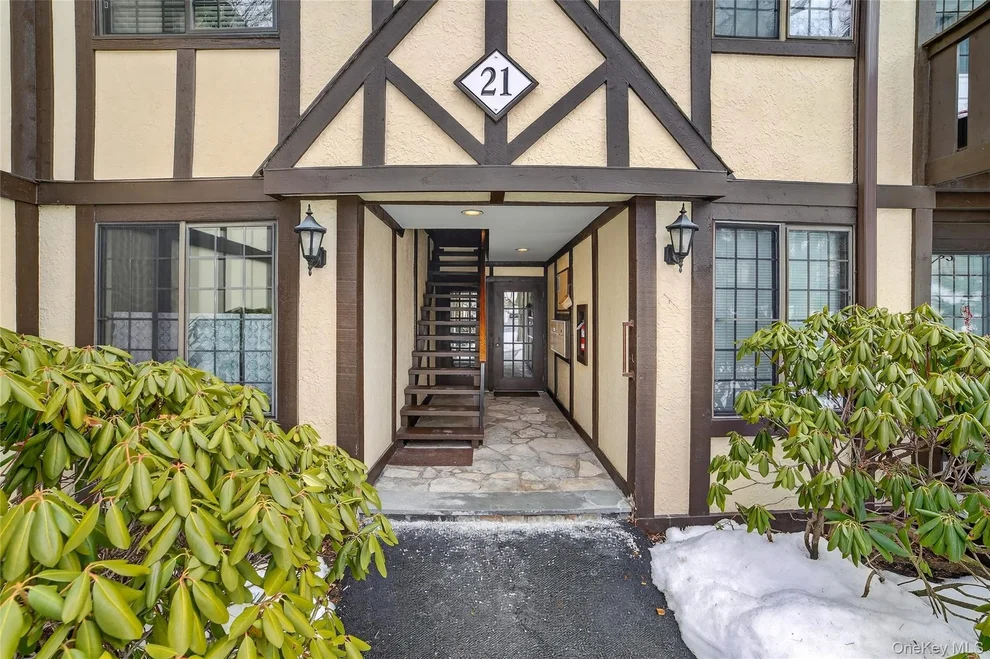Unit for sale at 21 Foxwood Drive, Mount Pleasant, NY 10570