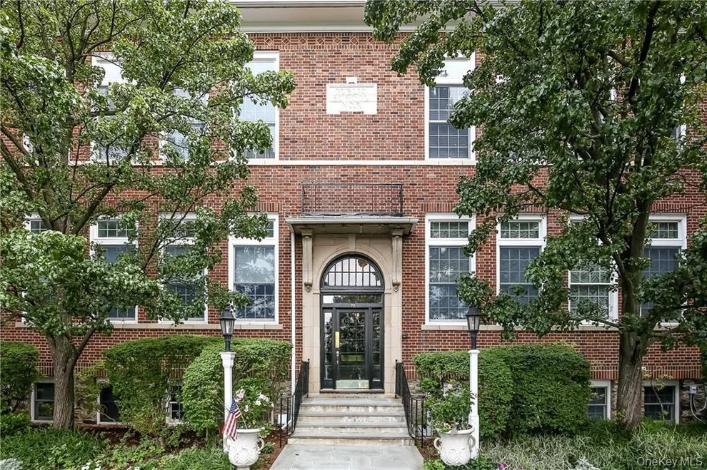 Unit for sale at 20 Whippoorwill Road E, North Castle, NY 10504