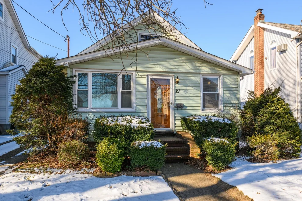 Unit for sale at 21 S 18th Street, North Hempstead, NY 11040