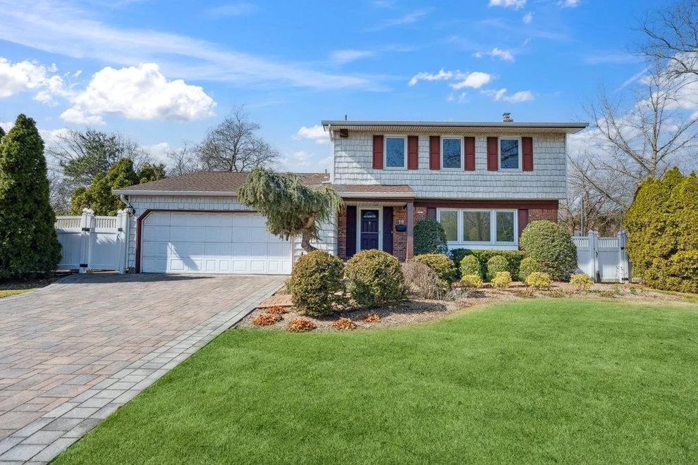Unit for sale at 19 Livingston Avenue, Oyster Bay, NY 11753