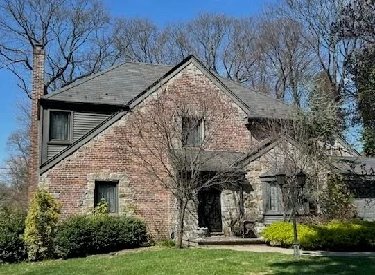 Unit for sale at 117 Aldershot Lane, North Hempstead, NY 11030