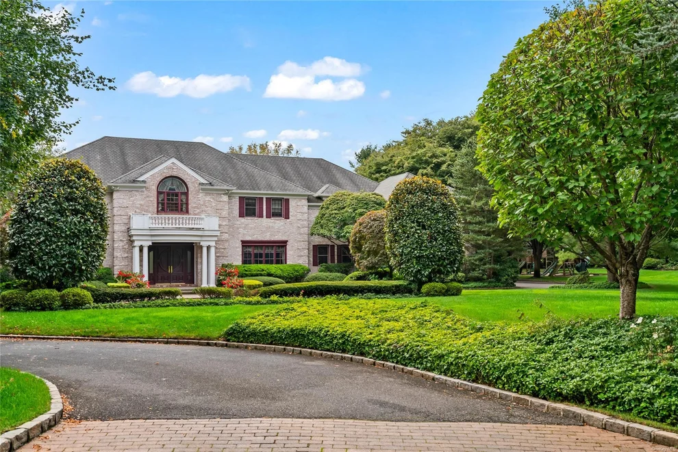 Unit for sale at 19 Ridge Court, Oyster Bay, NY 11545
