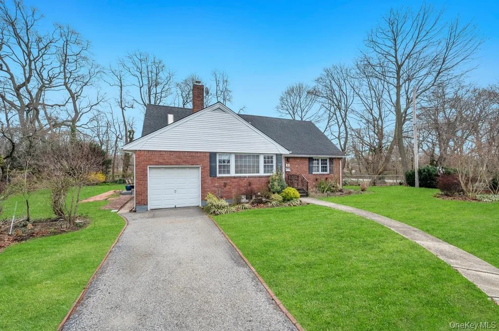 Unit for sale at 50 Sudbury Lane, Oyster Bay, NY 11590