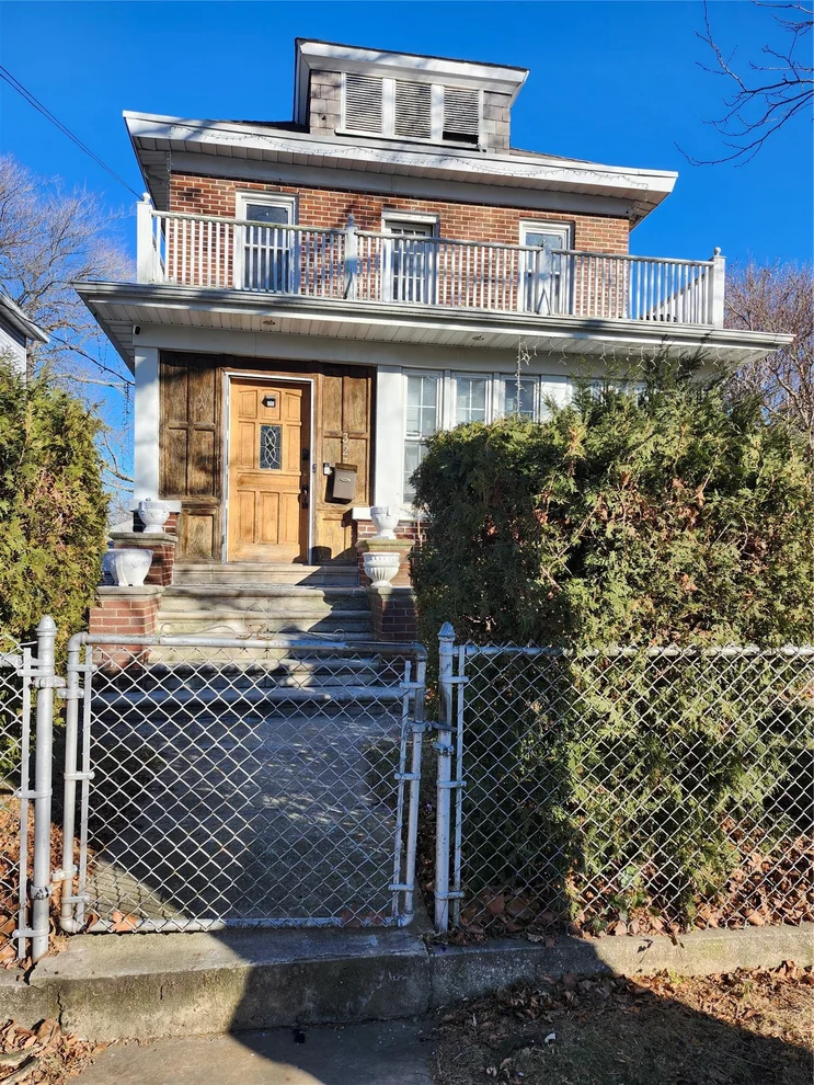 Unit for sale at 327 S 10th Avenue, Mount Vernon, NY 10550