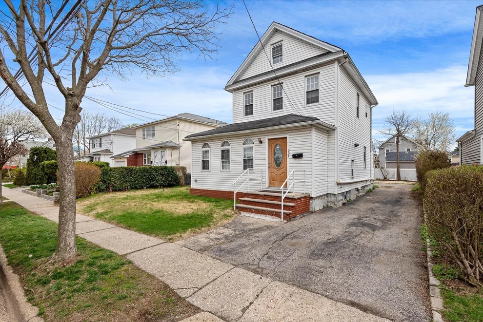 Unit for sale at 223 Jackson Avenue, North Hempstead, NY 11501