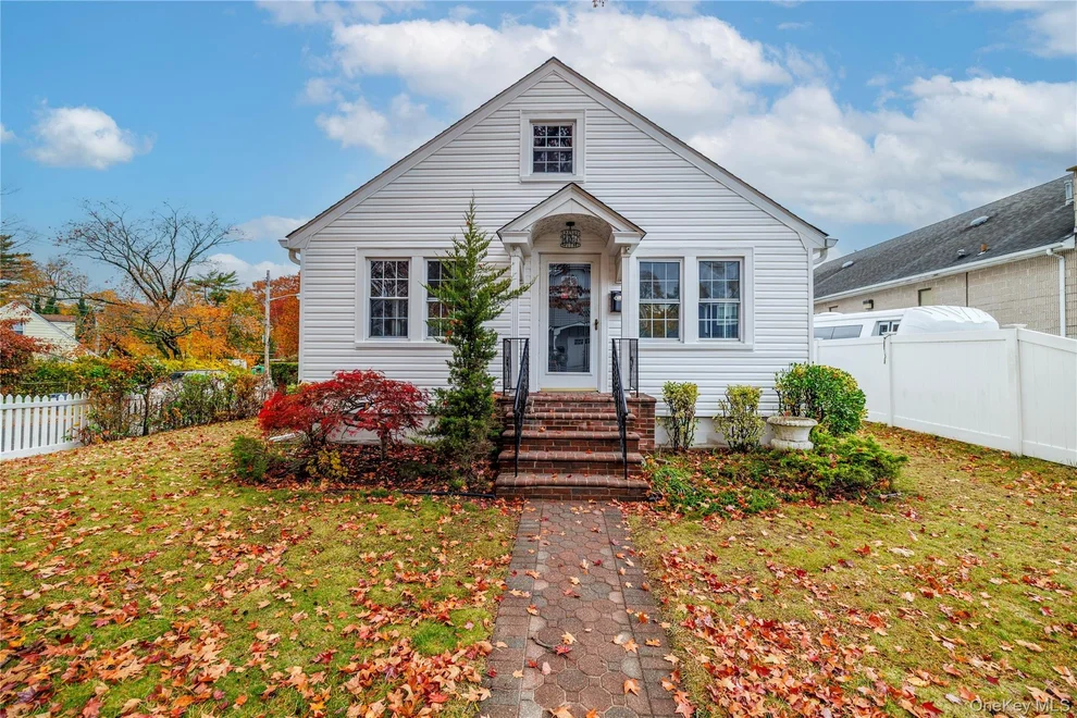 Unit for sale at 801 Park Avenue, North Hempstead, NY 11590