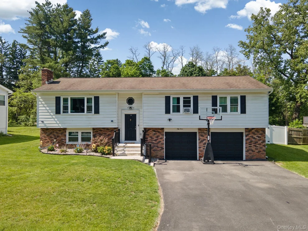 Unit for sale at 53 Carriage Hill Lane, Poughkeepsie, NY 12603