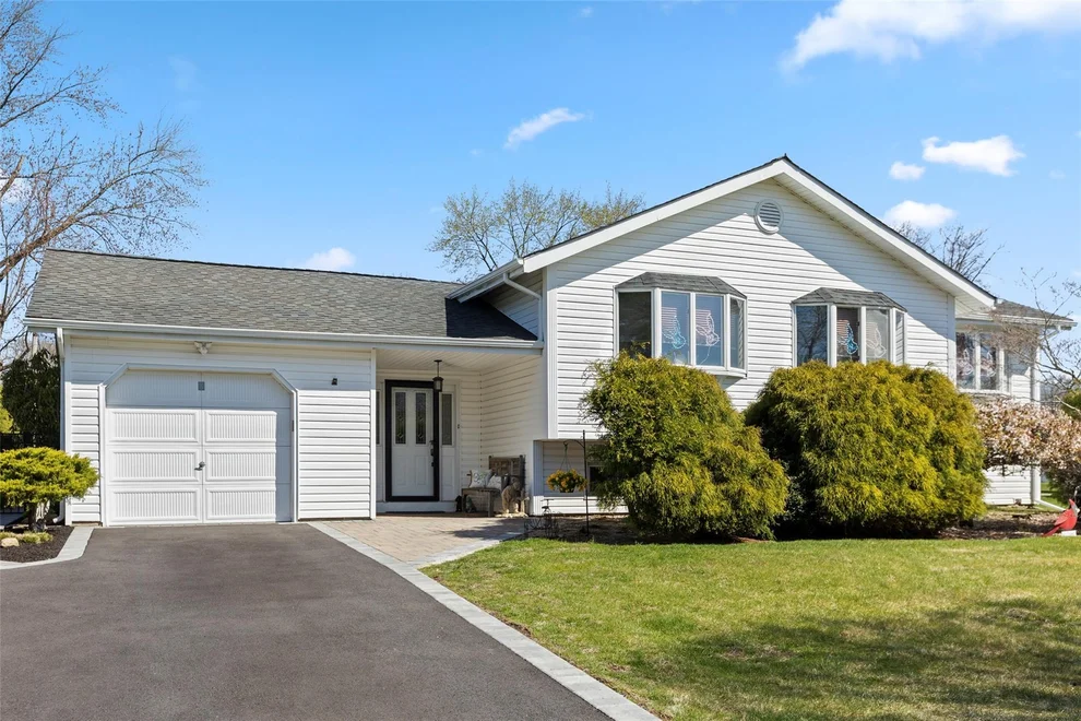 Unit for sale at 10 Holly Drive, Huntington, NY 11731