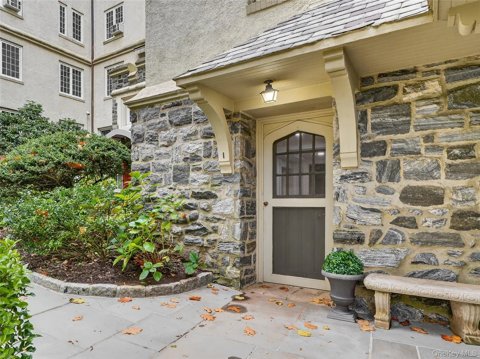Unit for sale at 1 Rivermere, Eastchester, NY 10708