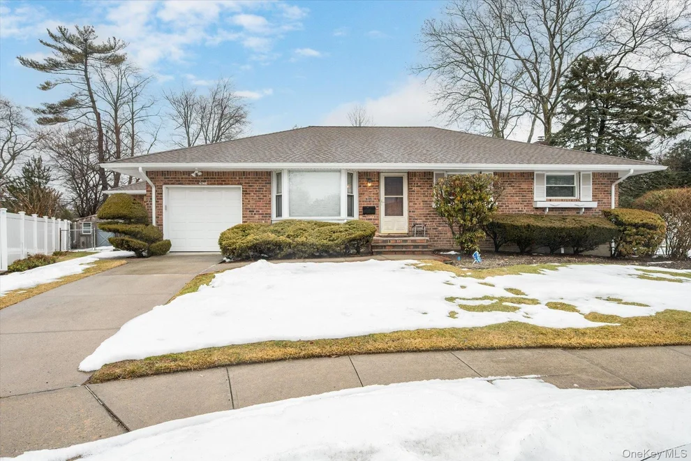 Unit for sale at 9 Ellis Drive, Oyster Bay, NY 11791