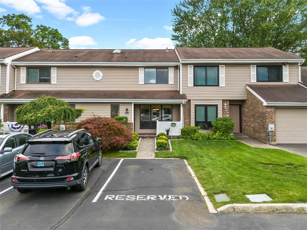 Unit for sale at 41 W Pond Court, Smithtown, NY 11787