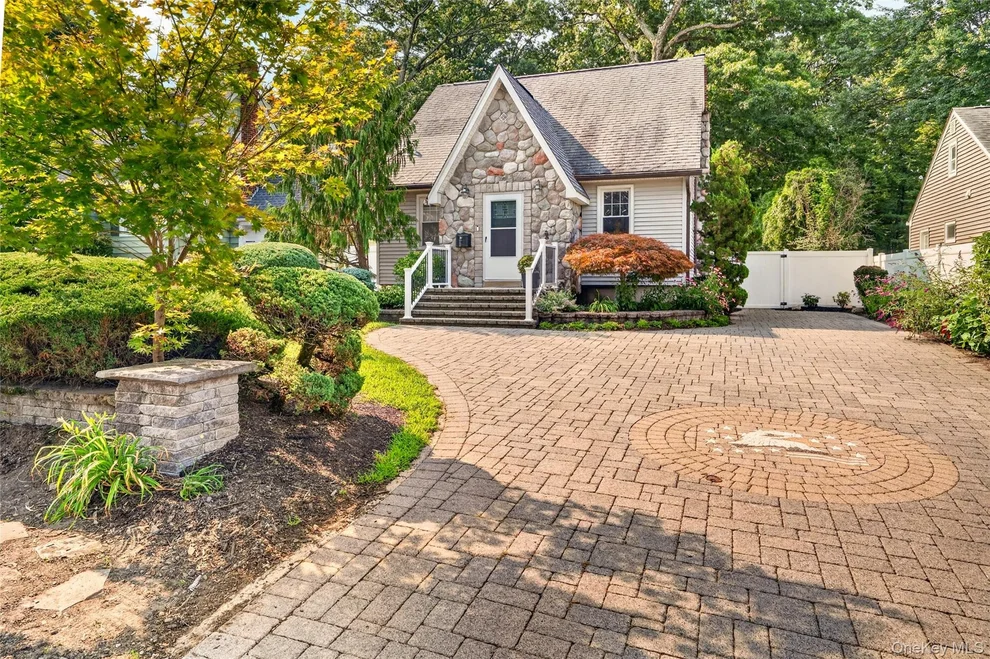 Unit for sale at 15 W Palisades Avenue, Clarkstown, NY 10954