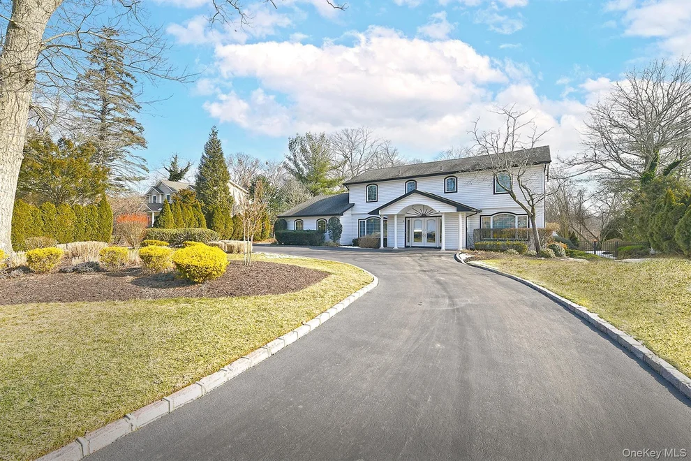 Unit for sale at 17 Susan Lane, Huntington, NY 11746