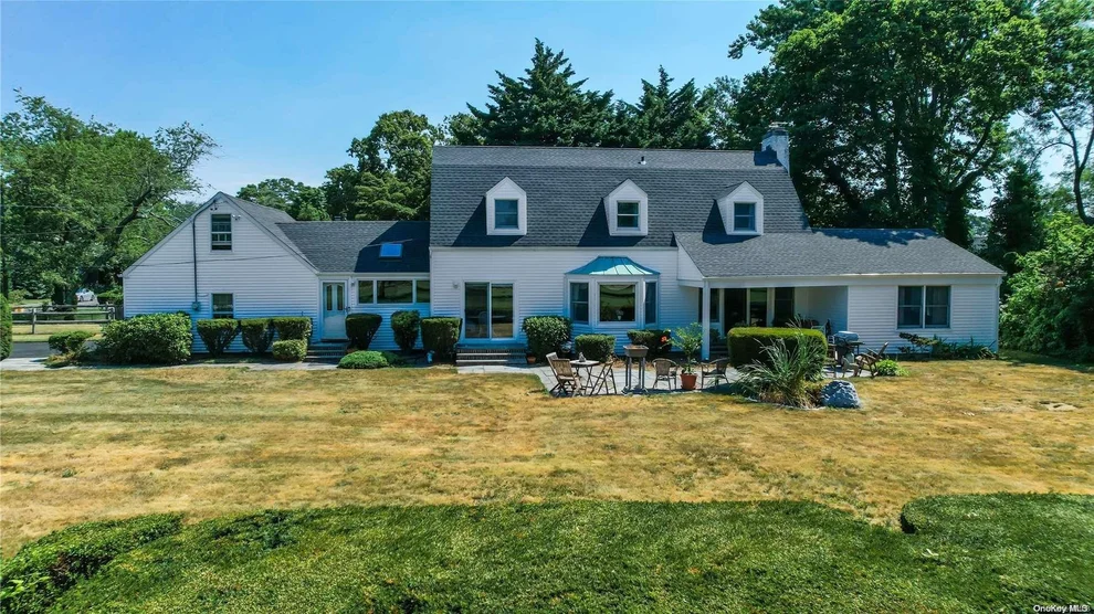 Unit for sale at 2 Grace Court, Islip, NY 11706