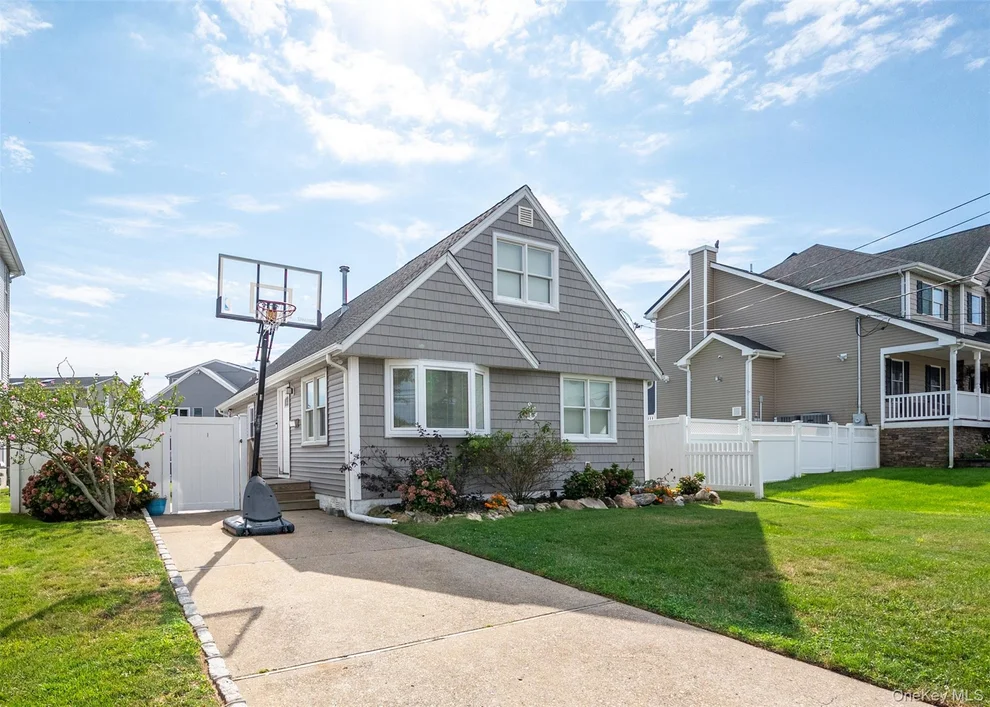Unit for sale at 437 Little East Neck Road S, Babylon, NY 11702