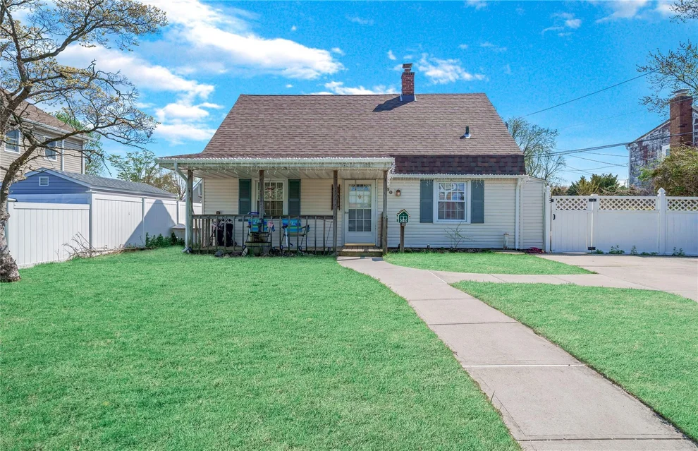 Unit for sale at 30 Harrow Lane, Hempstead, NY 11756