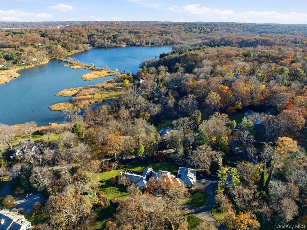 Unit for sale at 159 Factory Pond Road, Oyster Bay, NY 11560