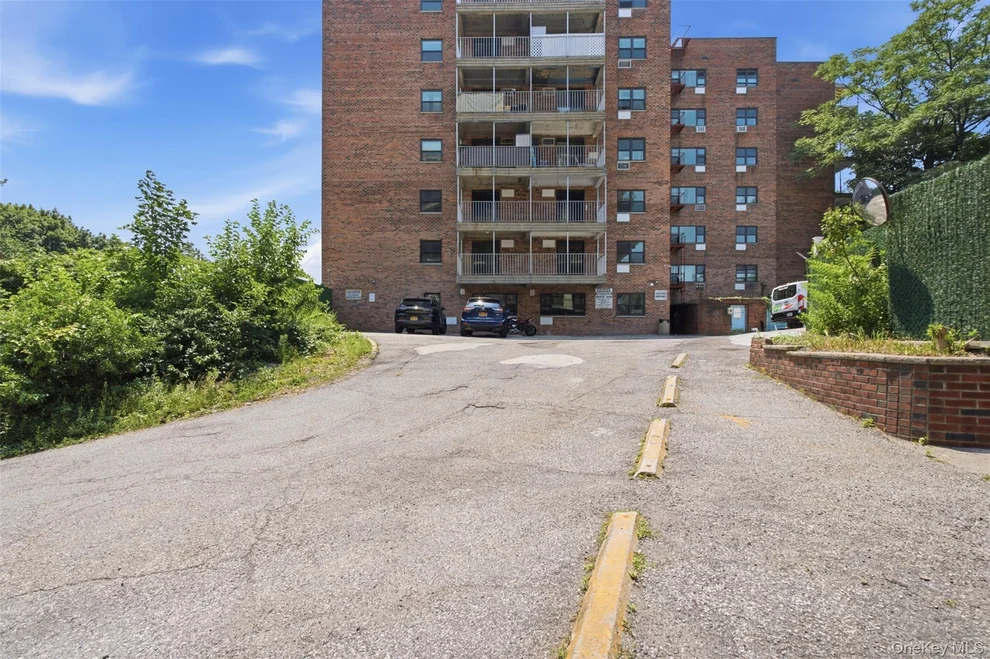 Unit for sale at 671 Bronx River Road, Yonkers, NY 10704