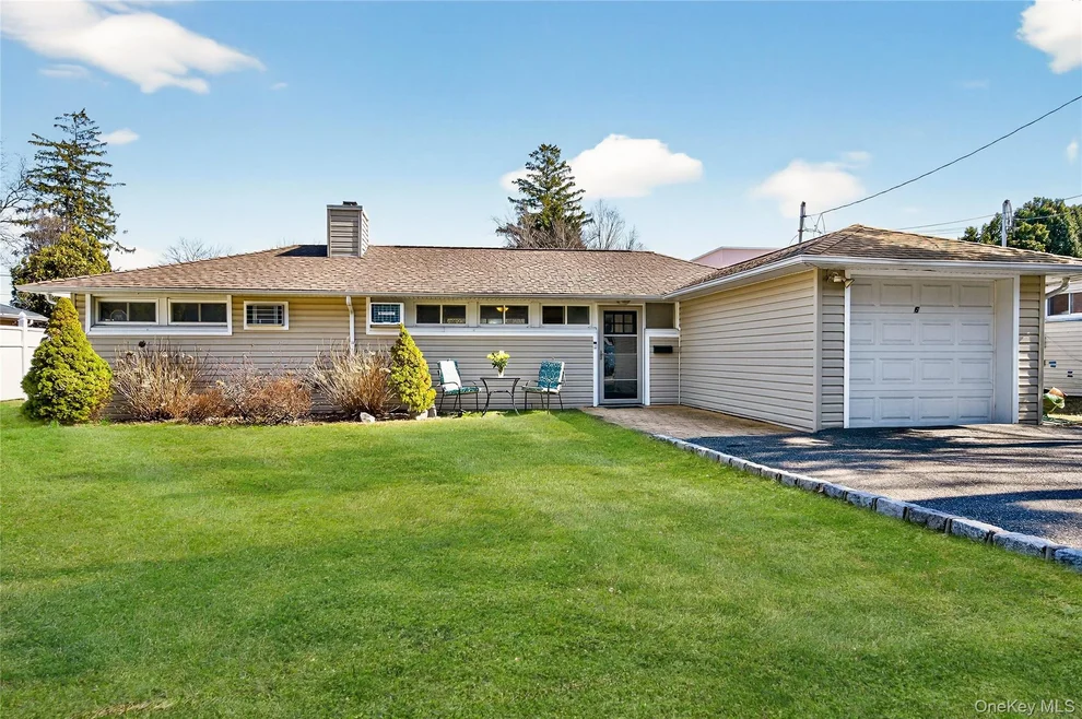 Unit for sale at 6 Wellington Road, North Hempstead, NY 11548