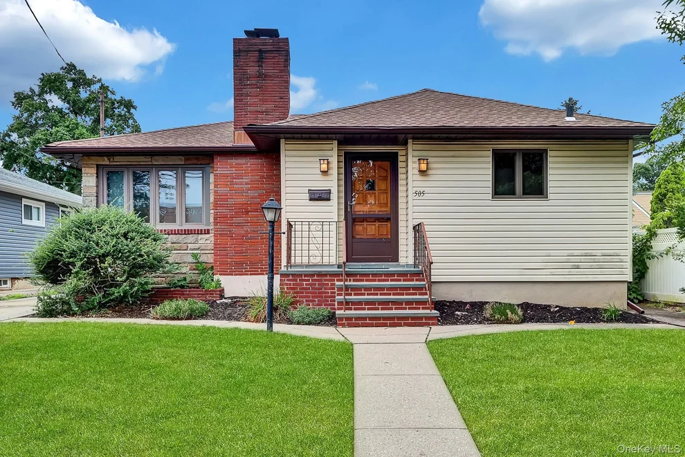 Unit for sale at 505 Leonard Boulevard, North Hempstead, NY 11040