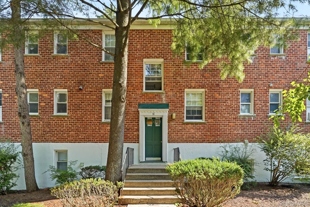 Unit for sale at 39 Fieldstone Drive, Greenburgh, NY 10530
