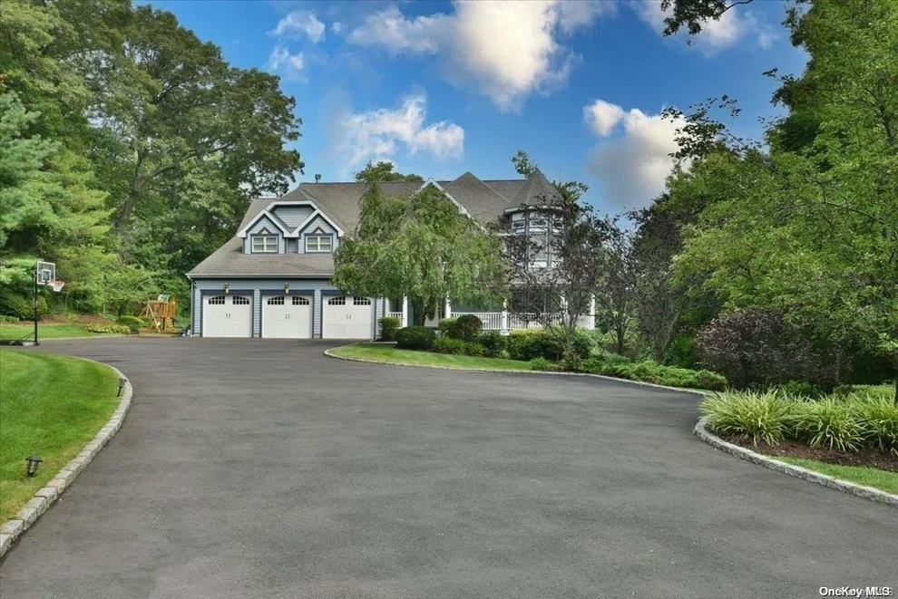 Unit for sale at 6 Courtney Court, Huntington, NY 11743