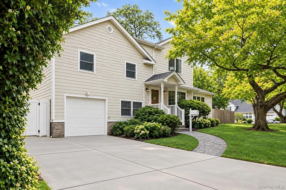 Unit for sale at 21 Edgewood, Oyster Bay, NY 11803