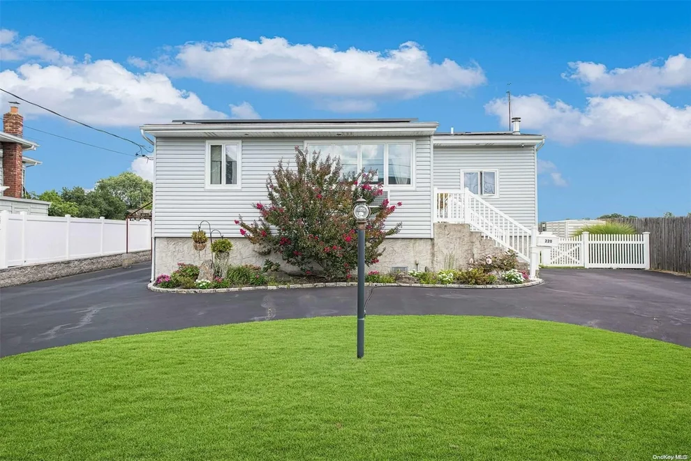 Unit for sale at 220 W Lake Drive, Babylon, NY 11757