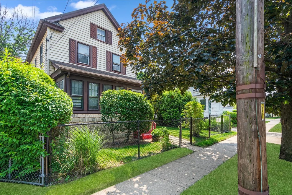 Unit for sale at 10 Linden Avenue, Hempstead, NY 11550