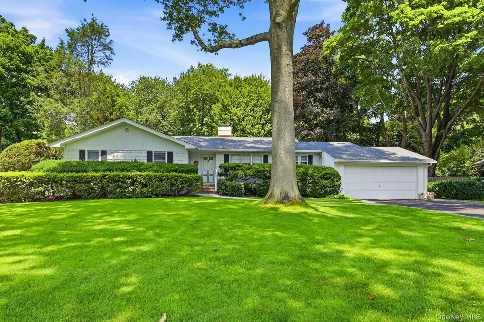 Unit for sale at 5 Libby Drive, Glen Cove, NY 11542