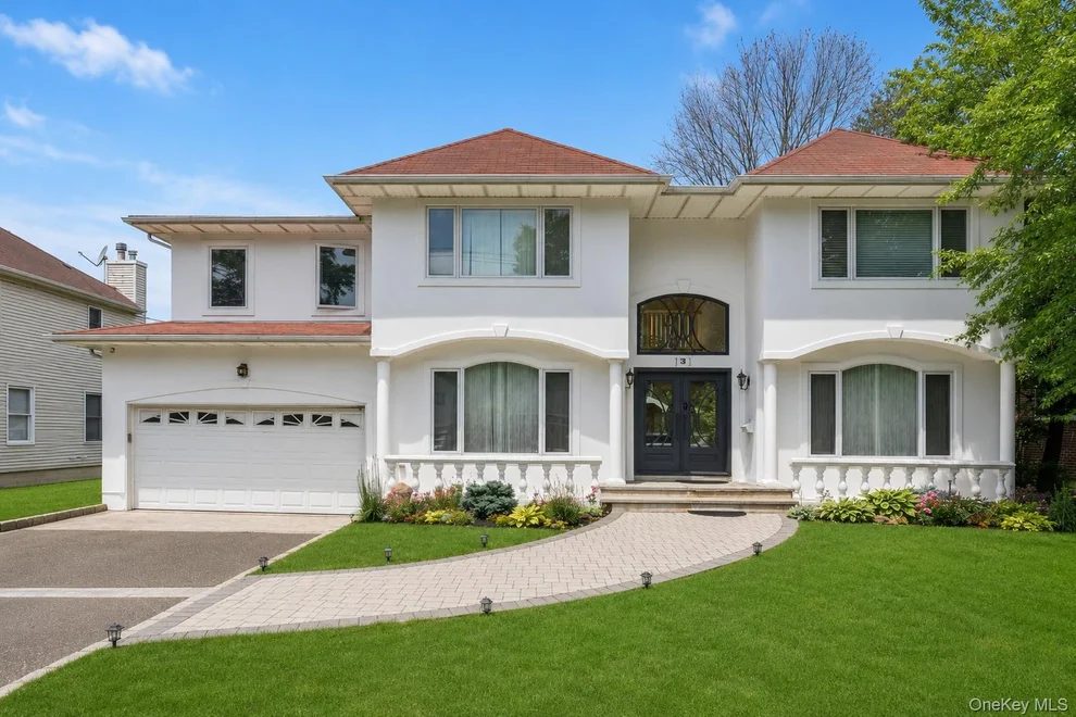 Unit for sale at 93 Oxford Boulevard, North Hempstead, NY 11023