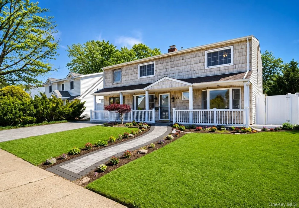 Unit for sale at 25 Cobalt Lane, North Hempstead, NY 11590