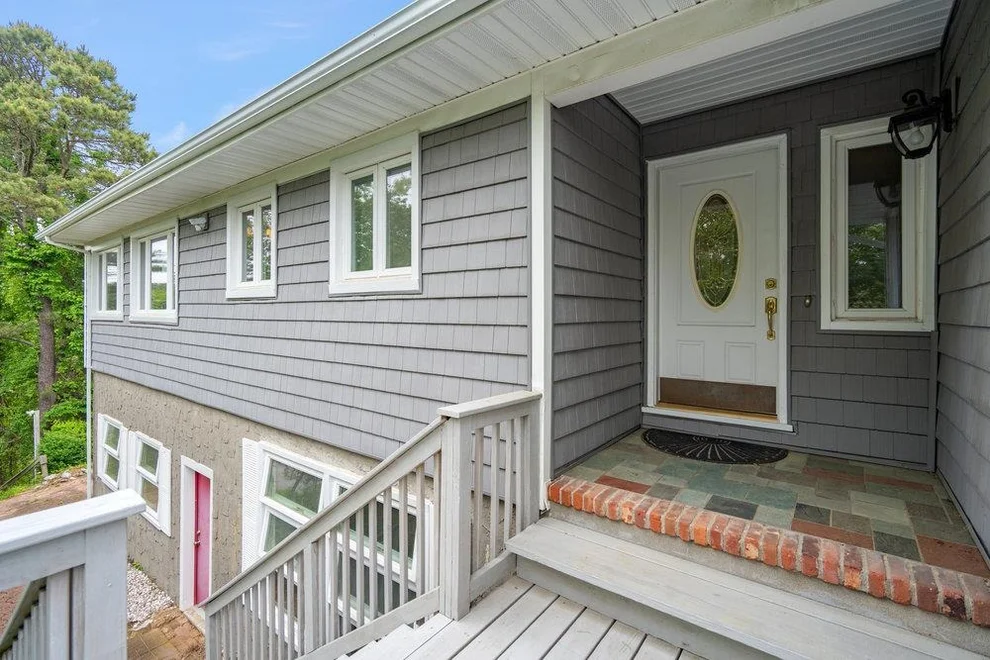 Unit for sale at 542 Montauk Highway, Southampton, NY 11968