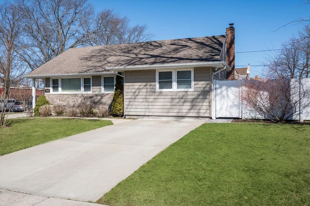 Unit for sale at 3401 Hawthorne Drive N, Hempstead, NY 11793