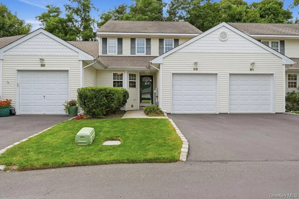 Unit for sale at 90 Mulberry Common, Riverhead, NY 11901