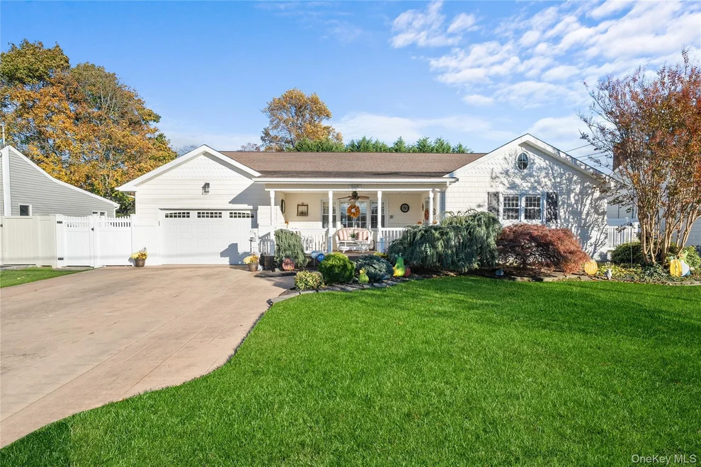 Unit for sale at 160 Grand Central Avenue, Babylon, NY 11701